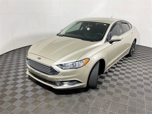 Used 2018 Ford Fusion SE w/ Equipment Group 201A image 9