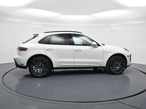 Certified 2025 Porsche Macan image 24