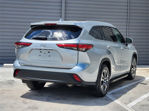 Used 2022 Toyota Highlander XLE image 8
