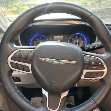 Used 2018 Chrysler Pacifica Touring-L image 16
