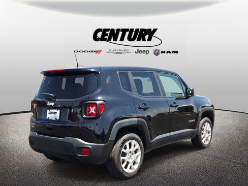 Used 2023 Jeep Renegade Latitude image 4