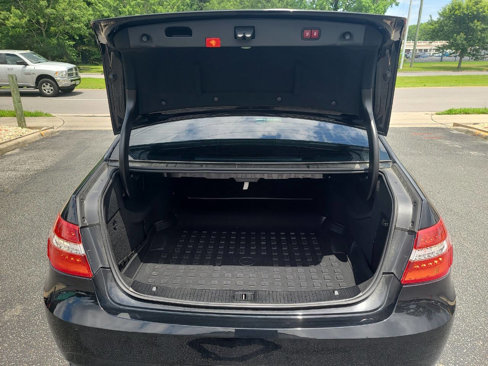 Used 2011 Mercedes-Benz E 550 Sedan image 28