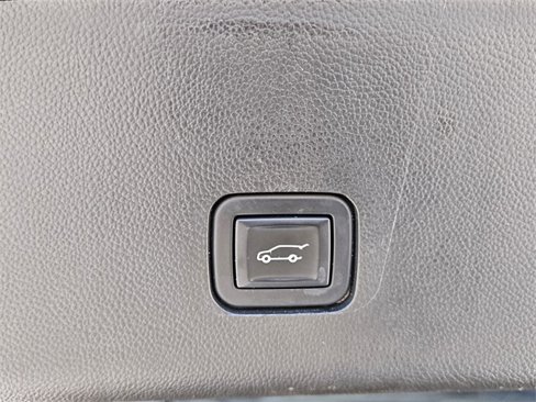 Used 2020 Chevrolet Traverse LT w/ LT Premium Package image 13