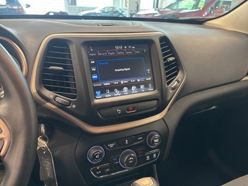 Used 2016 Jeep Cherokee Latitude w/ Safety/Convenience Group image 25