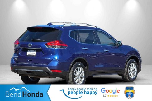 Used 2017 Nissan Rogue SV image 2