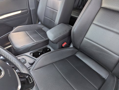 Used 2021 Volkswagen Tiguan SE image 19