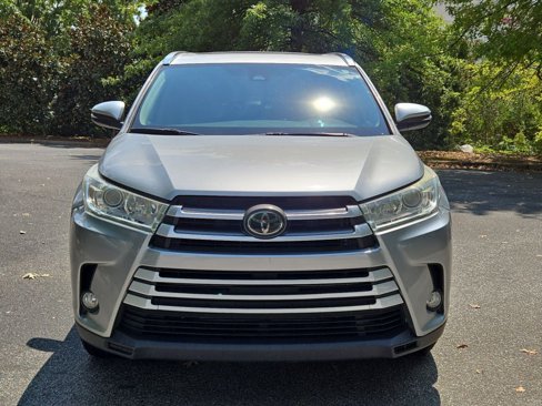 Used 2018 Toyota Highlander XLE image 2
