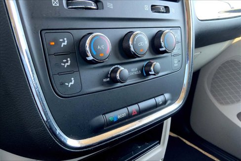 Used 2019 Dodge Grand Caravan SE image 33