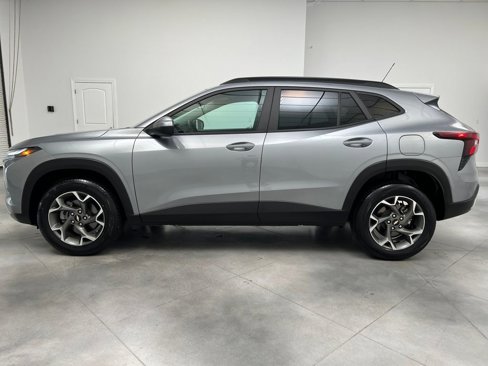 Used 2024 Chevrolet Trax LT image 4