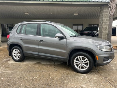 Used 2016 Volkswagen Tiguan S image 3