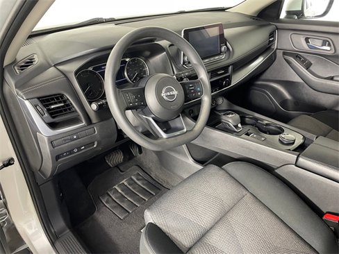 Used 2024 Nissan Rogue SV image 5