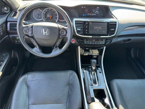 Used 2016 Honda Accord Touring image 12