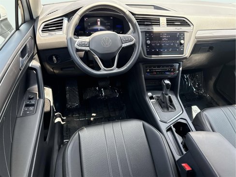 Used 2022 Volkswagen Tiguan SE image 8