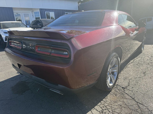 Used 2018 Dodge Challenger SXT image 2