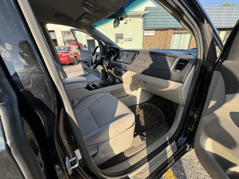 Used 2016 Kia Sedona LX w/ LX Convenience Package image 50