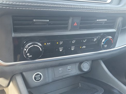Used 2023 Nissan Rogue S image 27