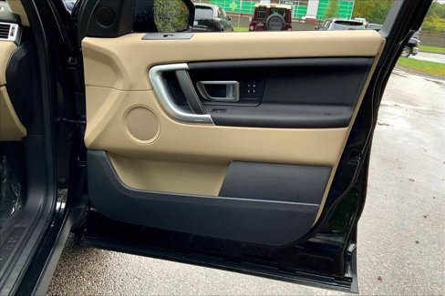Used 2017 Land Rover Discovery Sport HSE image 21
