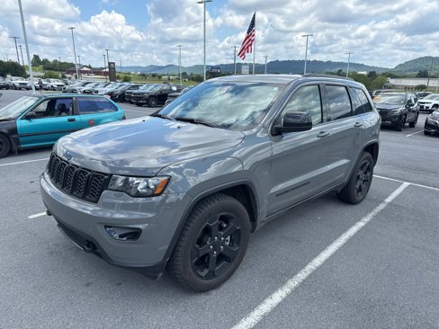 Used 2020 Jeep Grand Cherokee Laredo image 3