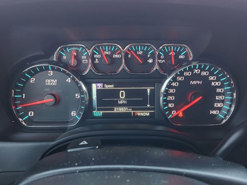 Used 2016 Chevrolet Suburban LT image 18
