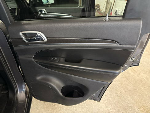 Used 2018 Jeep Grand Cherokee Limited image 46