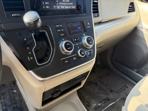 Used 2016 Toyota Sienna LE image 13