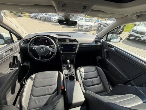 Used 2019 Volkswagen Tiguan SEL Premium image 9