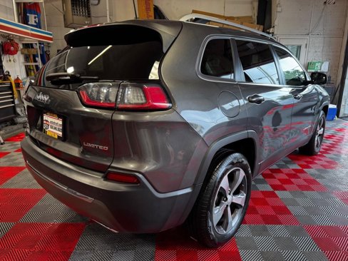Used 2019 Jeep Cherokee Limited image 7