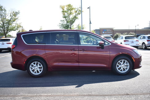Used 2019 Chrysler Pacifica LX image 12