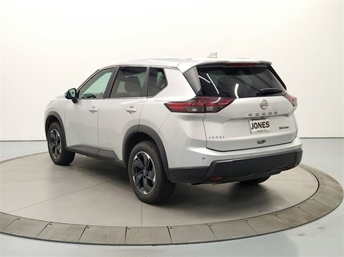 Used 2024 Nissan Rogue SV image 6