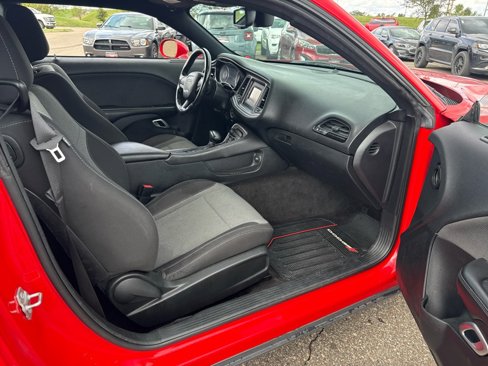 Used 2015 Dodge Challenger SXT w/ Driver Convenience Group image 15