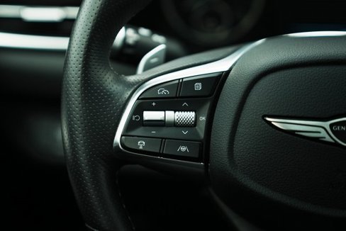 Used 2025 Genesis G70 2.5T image 31
