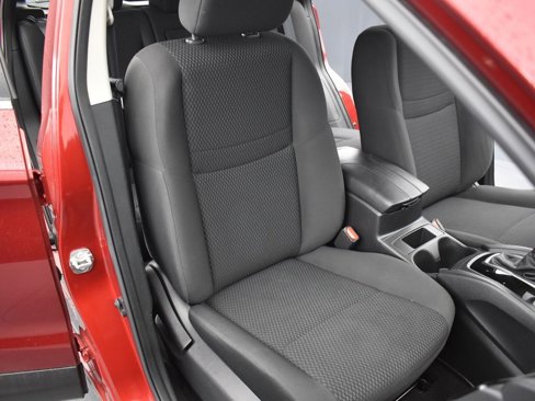 Used 2019 Nissan Rogue Sport S image 11
