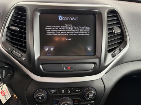 Used 2017 Jeep Cherokee Trailhawk w/ Cold Weather Group image 17