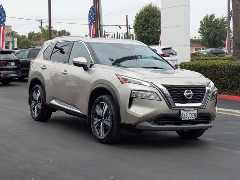 Used 2021 Nissan Rogue SL image 2