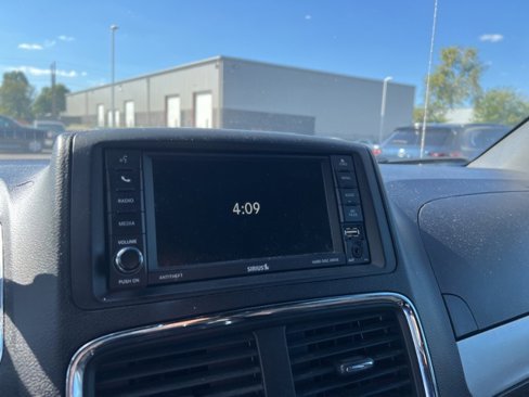 Used 2017 Dodge Grand Caravan GT image 36