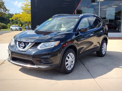 Used 2016 Nissan Rogue S w/ Appearance Package image 1