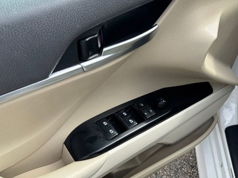 Used 2019 Toyota Camry LE image 36