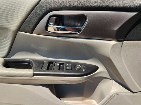 Used 2015 Honda Accord LX image 29