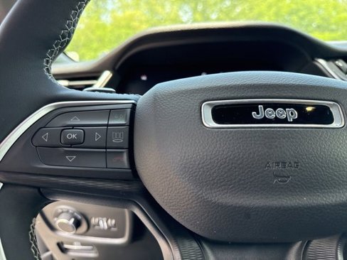 Used 2023 Jeep Grand Cherokee L Altitude image 37