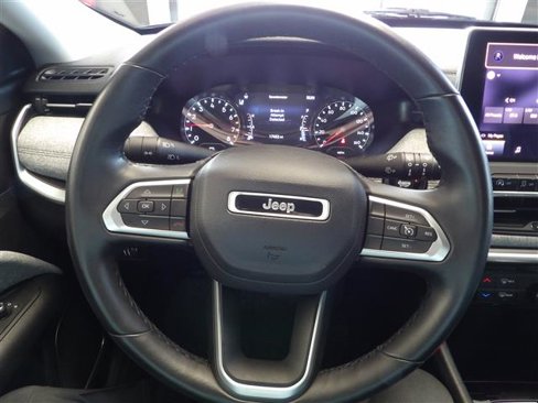 Used 2022 Jeep Compass Latitude image 27
