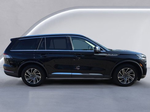 Used 2021 Lincoln Aviator AWD image 3