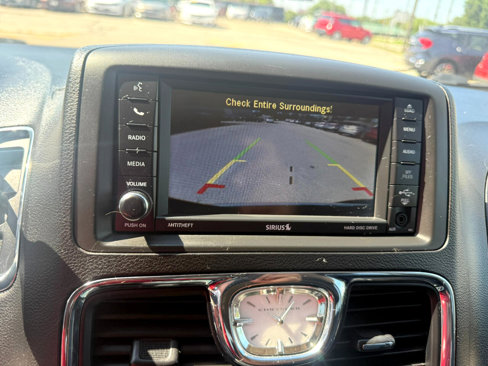 Used 2013 Chrysler Town & Country Touring image 13