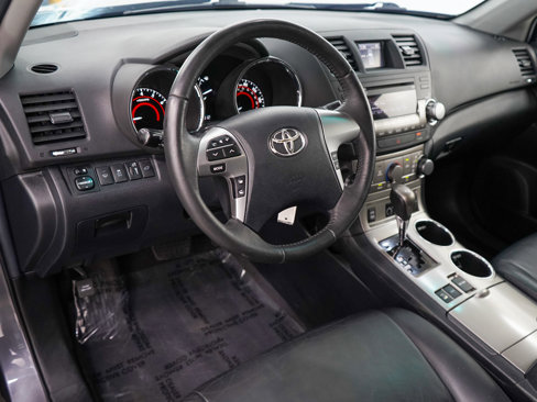 Used 2012 Toyota Highlander SE image 17