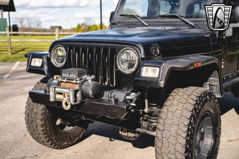 Used 2004 Jeep Wrangler 4WD image 10
