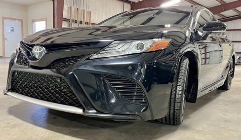 Used 2018 Toyota Camry XSE image 5