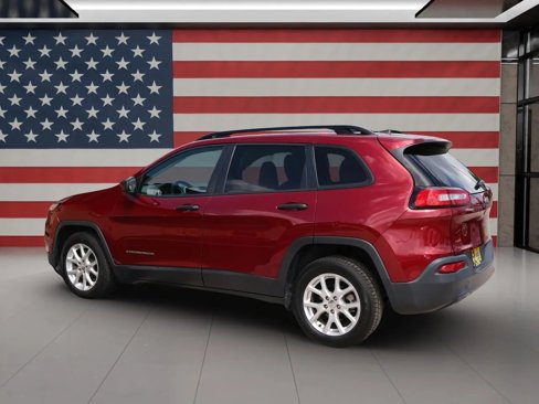 Used 2016 Jeep Cherokee Sport image 4