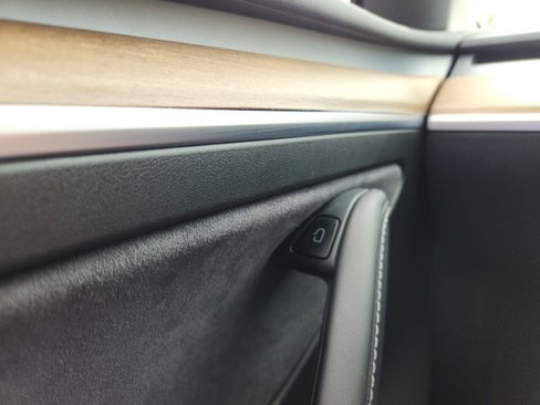 Used 2023 Tesla Model Y Long Range image 42