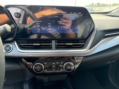 New 2025 Chevrolet Trax ACTIV w/ Sunroof Package image 12