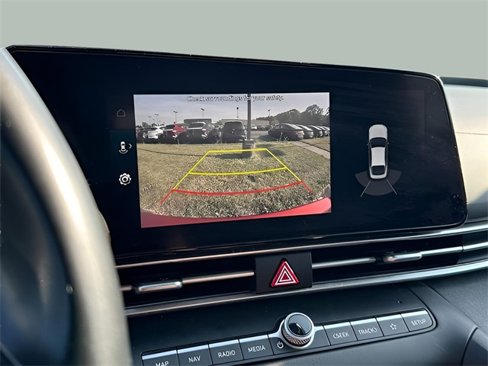 Used 2022 Hyundai Elantra Limited image 31