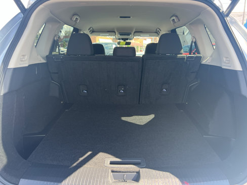 Used 2024 Nissan Rogue SV image 17